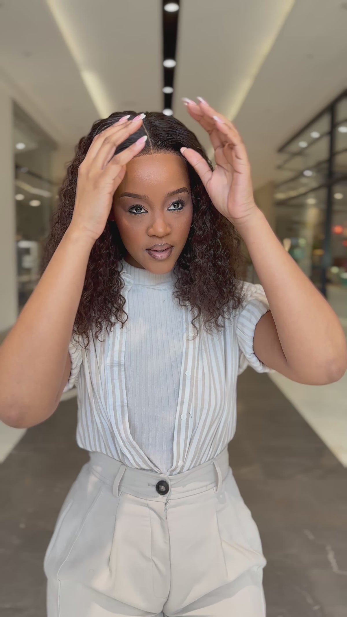 Load video: 14 inch honey brown curly glueless   Curly wig  Video  View 